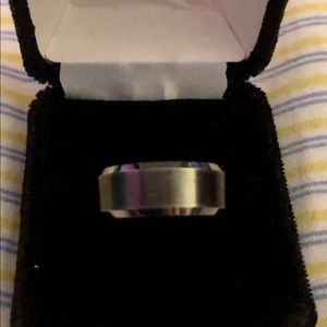 Men’s wedding band size 8